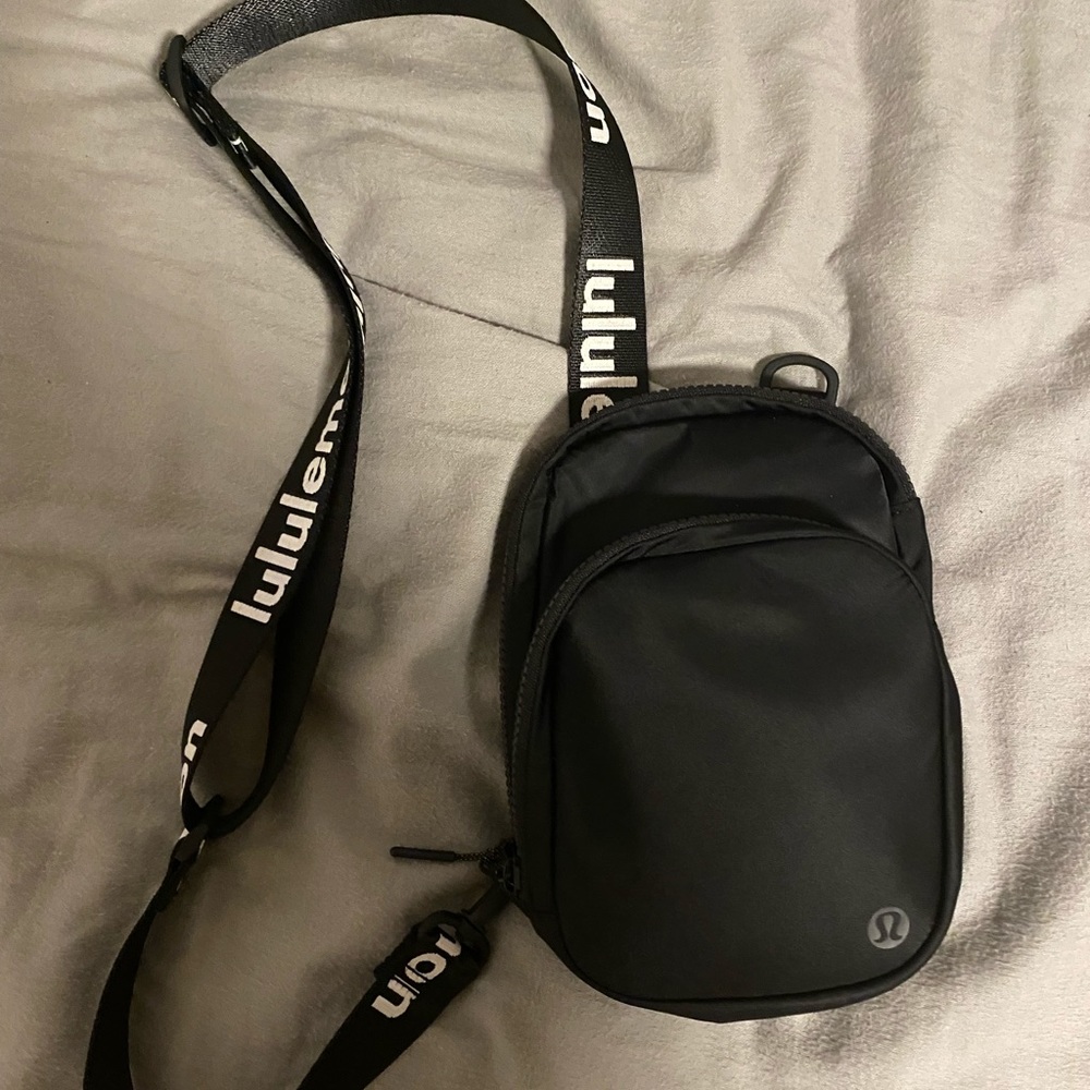 Lululemon shoulder bag